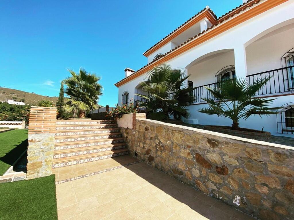 With Private Swimming Pool And Boules Court 40 Minutes From M Laga