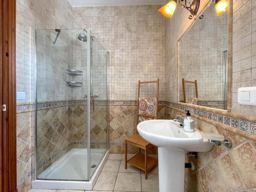 With Private Swimming Pool And Boules Court 40 Minutes From M Laga Villa