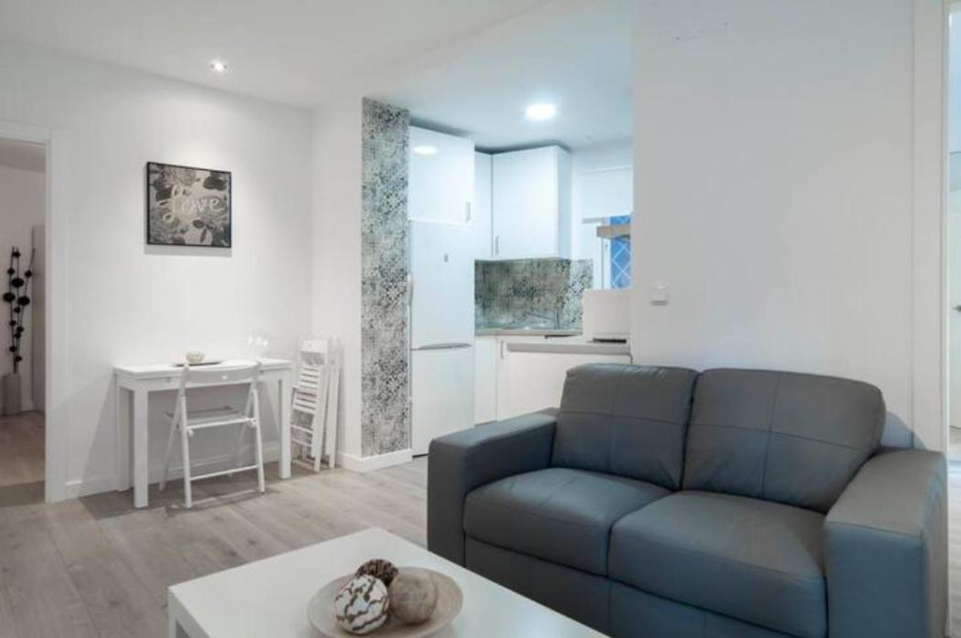 Moderno En Plaza Merced Apartment Malaga