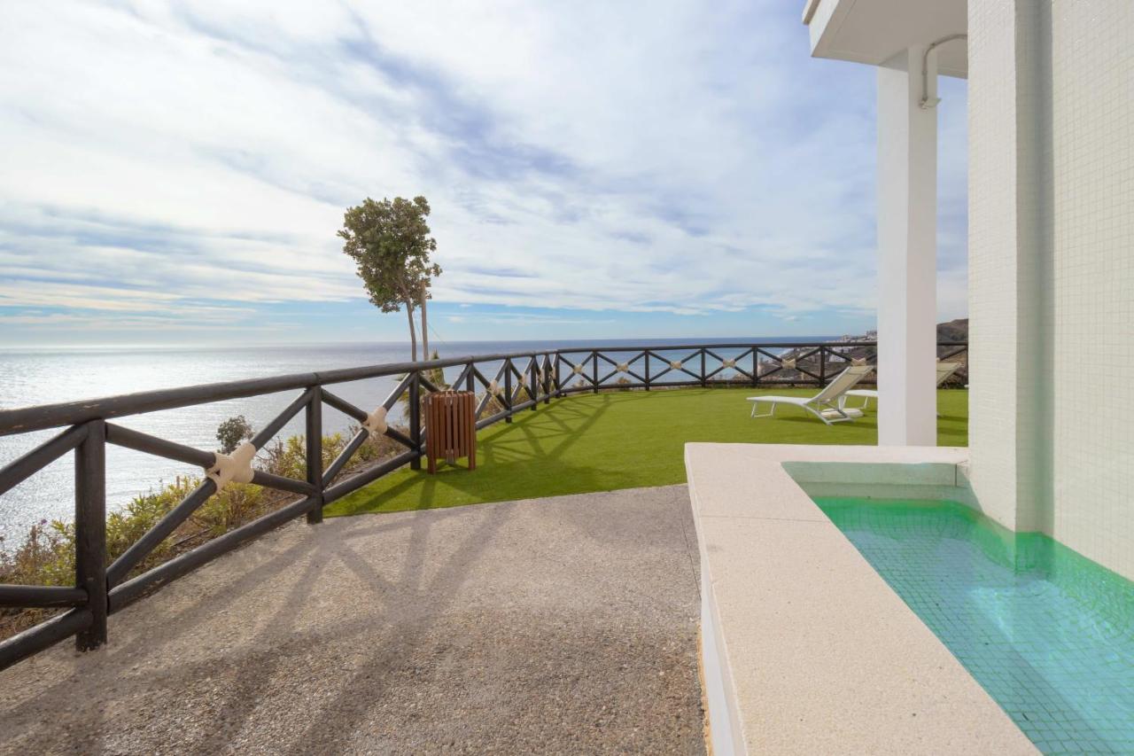 Bayview Hills, Luxury 2 Bedroom Apartment *