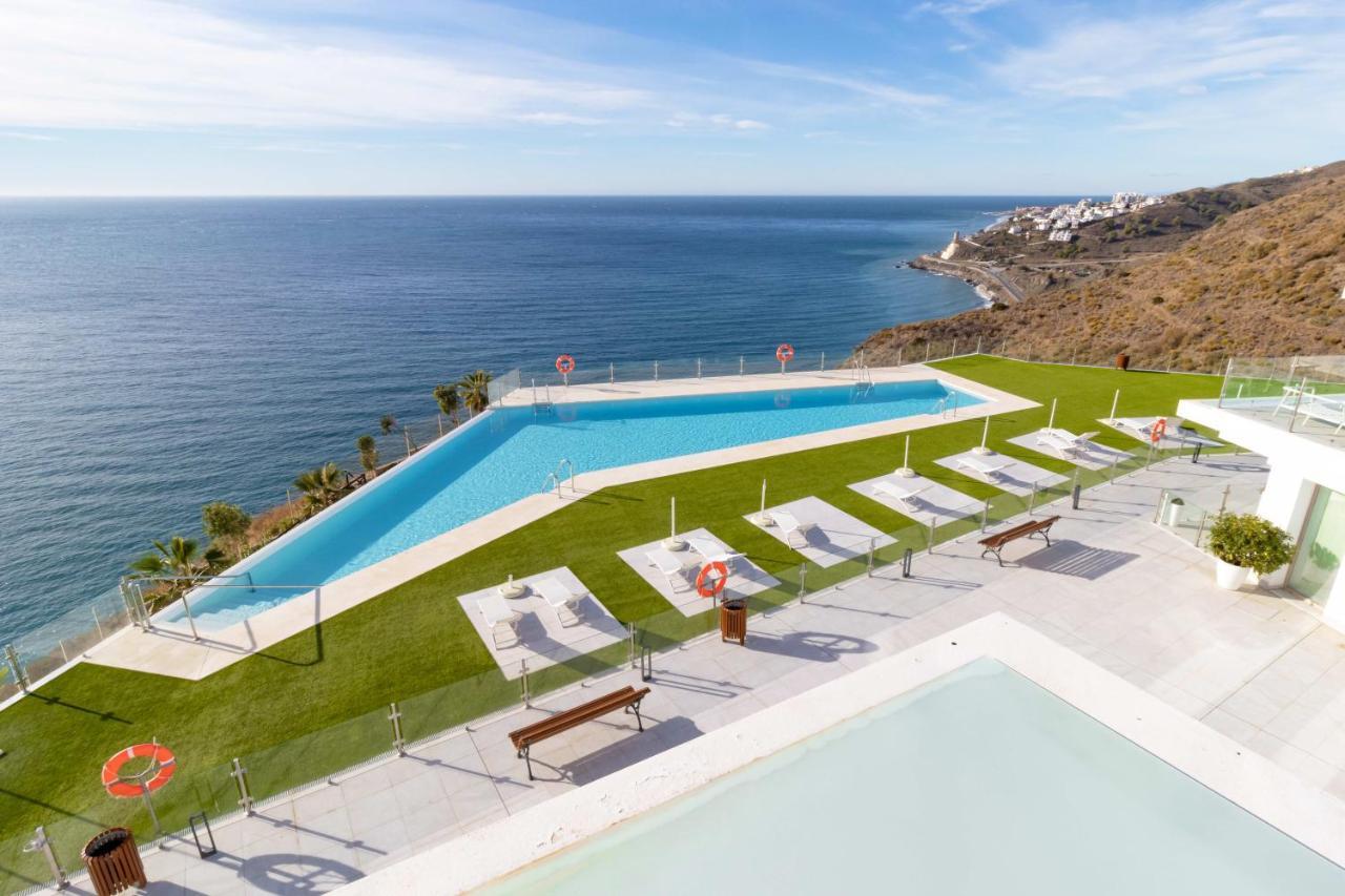 Bayview Hills, Luxury 2 Bedroom