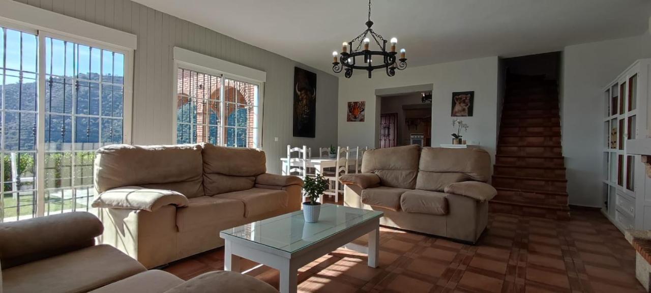 Yasleni * Málaga
