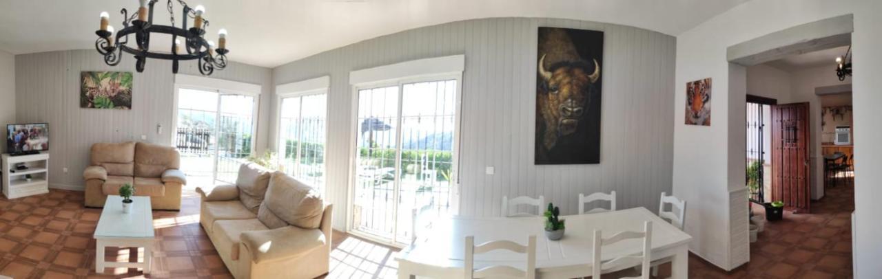 Yasleni Villa