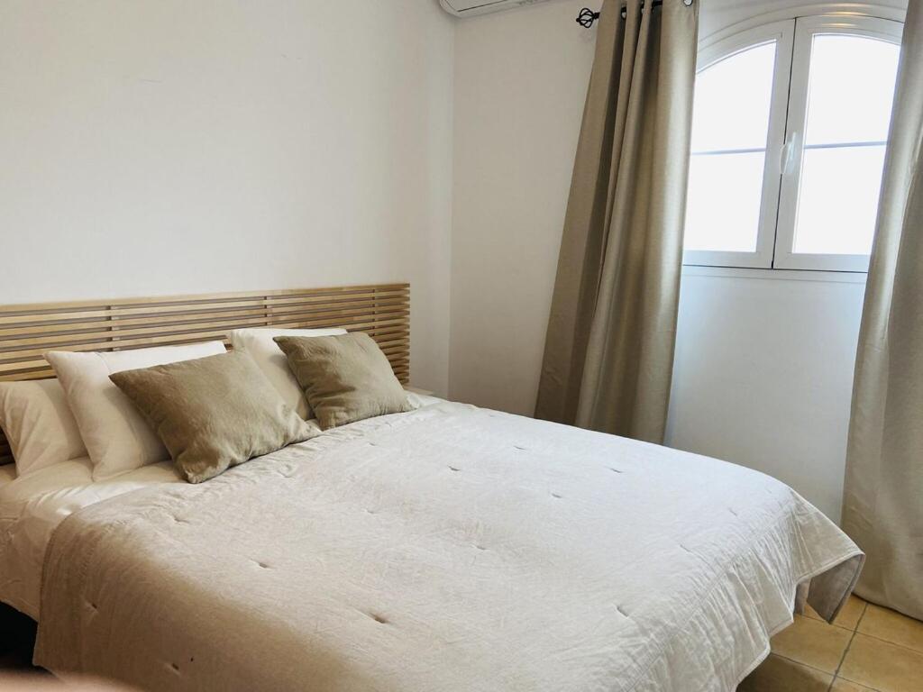 With Private Swimming Pool And Boules Court 40 Minutes From M Laga *
