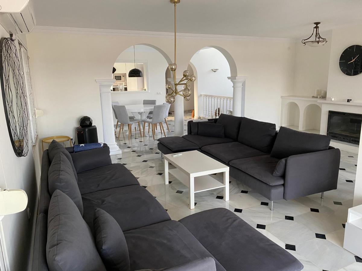 Villa With A Big Garden And Heated Pool