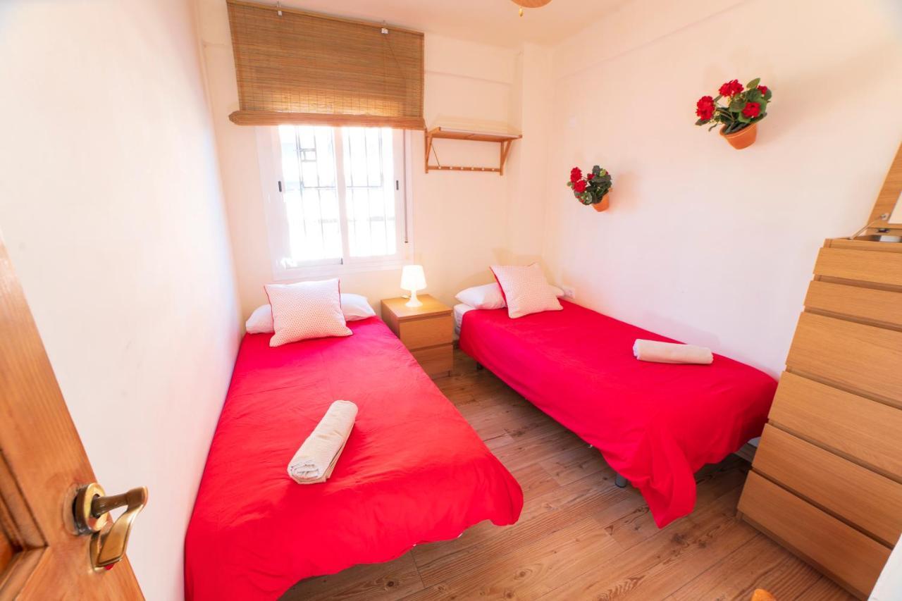 Center Next To The 2 Bedrooms Apartment *