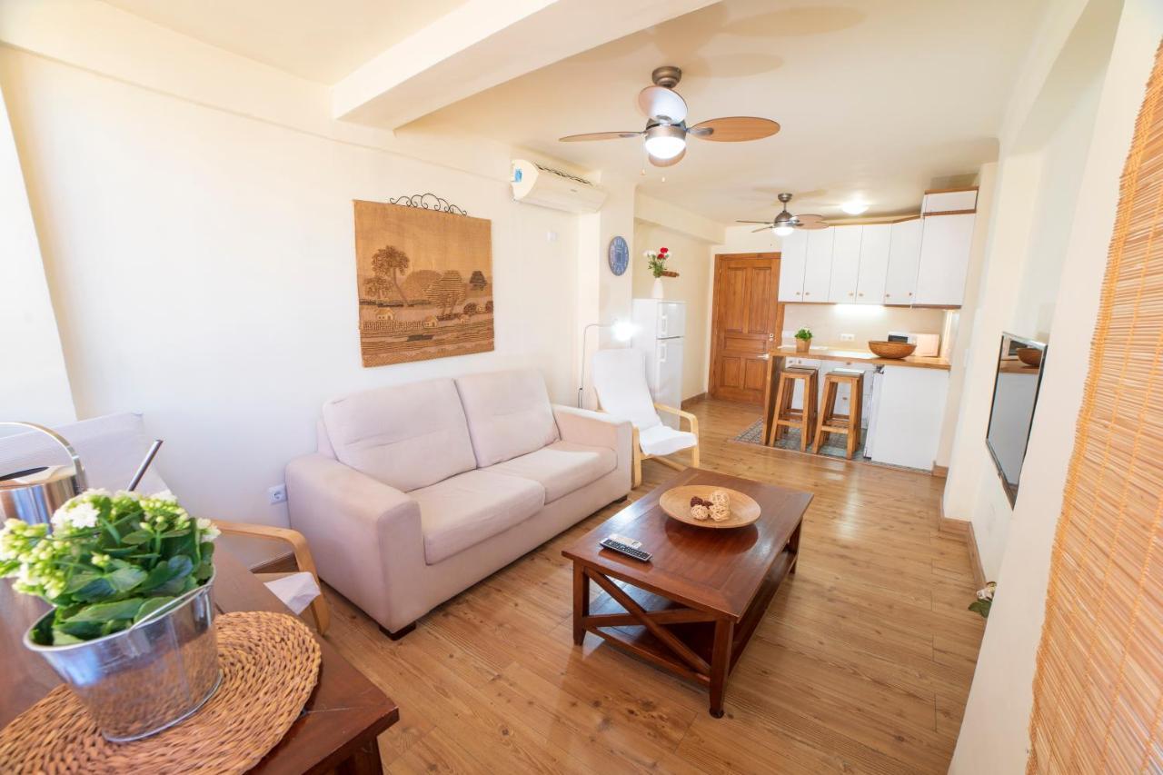 Center Next To The 2 Bedrooms