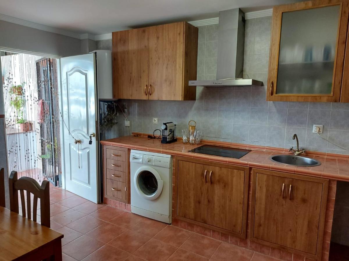 Andalusian With Barbecue, Pool And Wifi Vakantiehuis