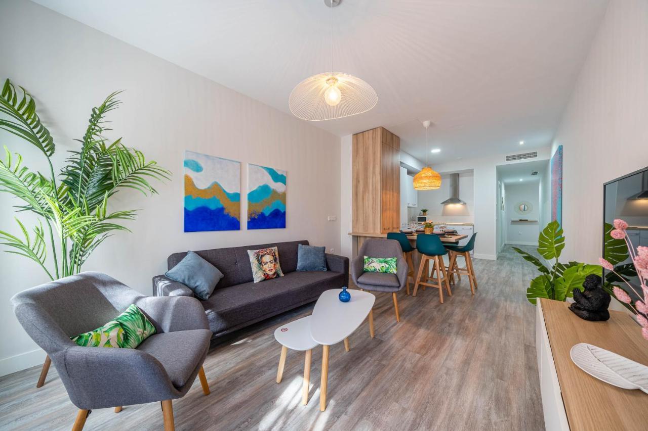 Centre Pool & Parking Apartment