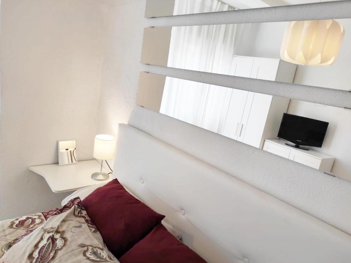 Holidays2malaga Velarde Cerca Hospital Civil Y Centro Apartment *