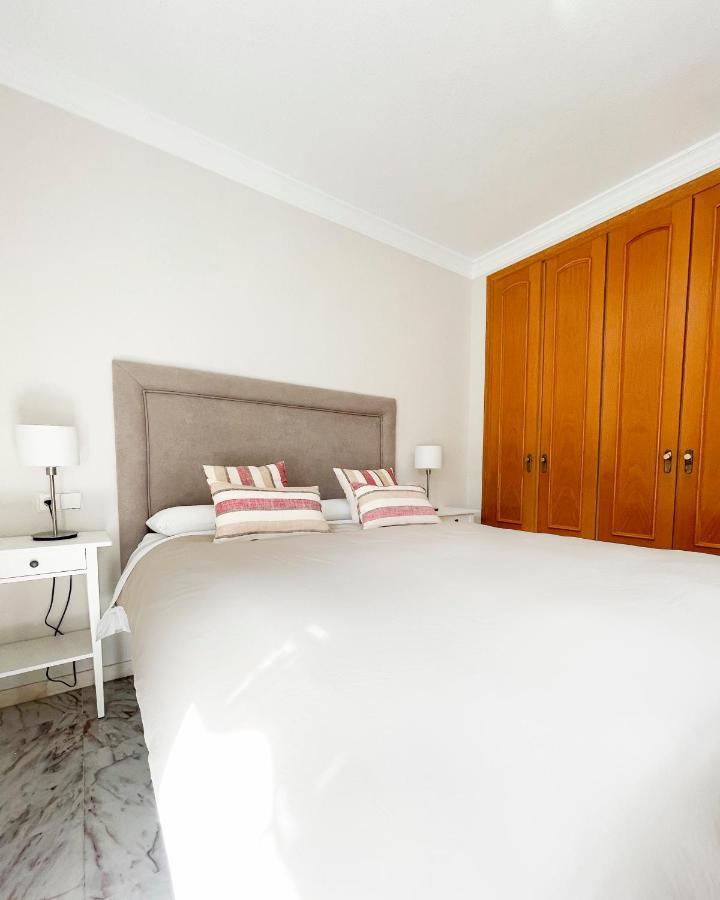 Apartment Holidays2malaga Tomas De Echeverria 150 Mts To Beach & High Speed Wifi & Parking Malaga