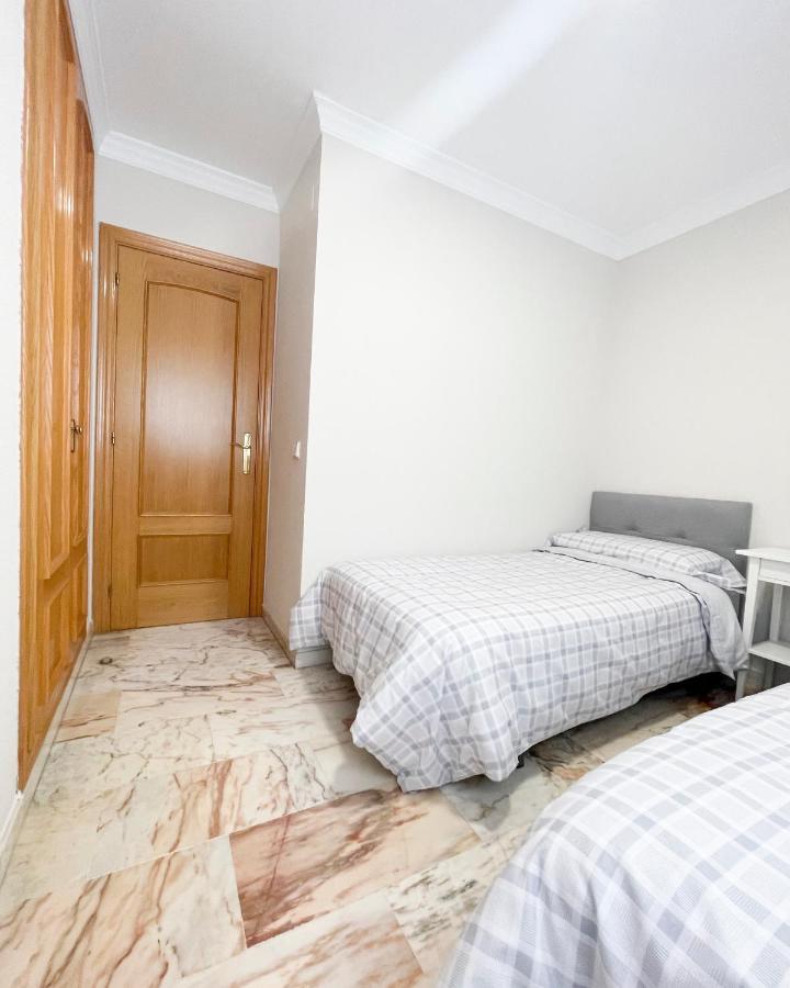 Holidays2malaga Tomas De Echeverria 150 Mts To Beach & High Speed Wifi & Parking