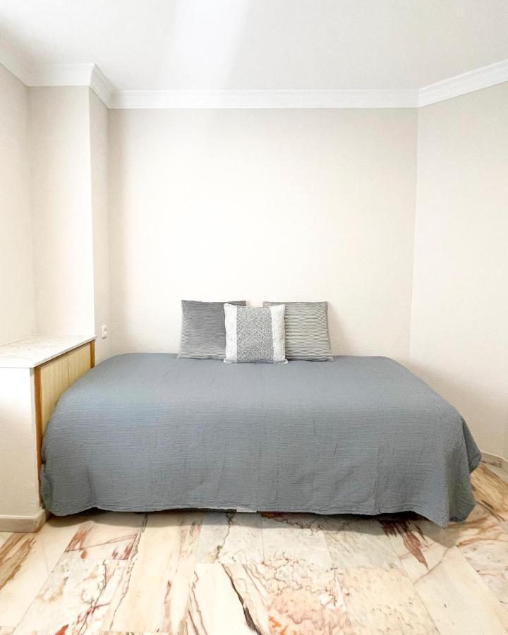 Apartment Holidays2malaga Tomas De Echeverria 150 Mts To Beach & High Speed Wifi & Parking Malaga