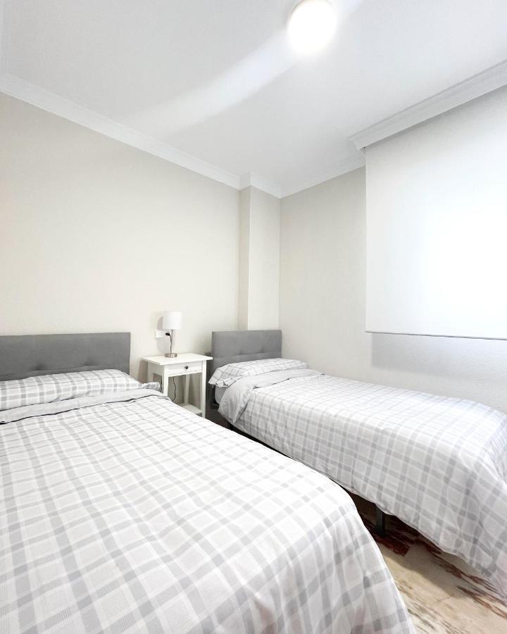Holidays2malaga Tomas De Echeverria 150 Mts To Beach & High Speed Wifi & Parking Apartment