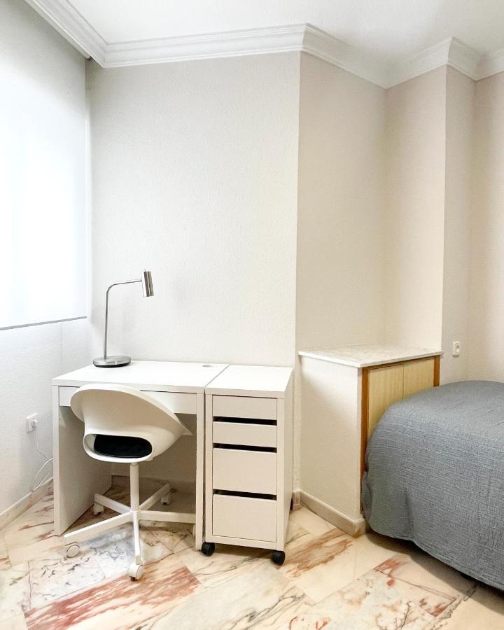 Apartment Holidays2malaga Tomas De Echeverria 150 Mts To Beach & High Speed Wifi & Parking Malaga