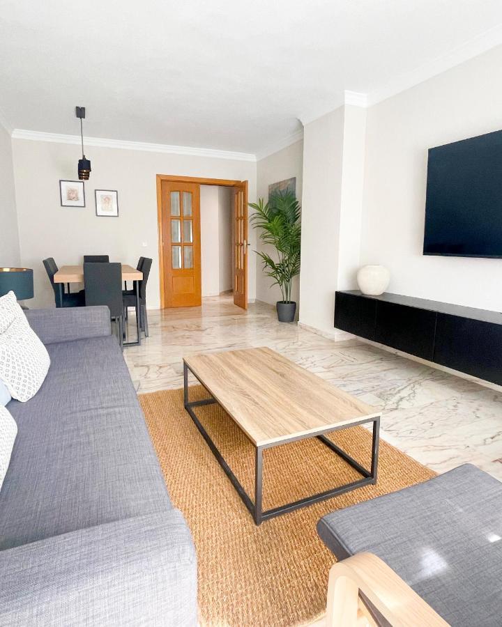 Apartment Holidays2malaga Tomas De Echeverria 150 Mts To Beach & High Speed Wifi & Parking