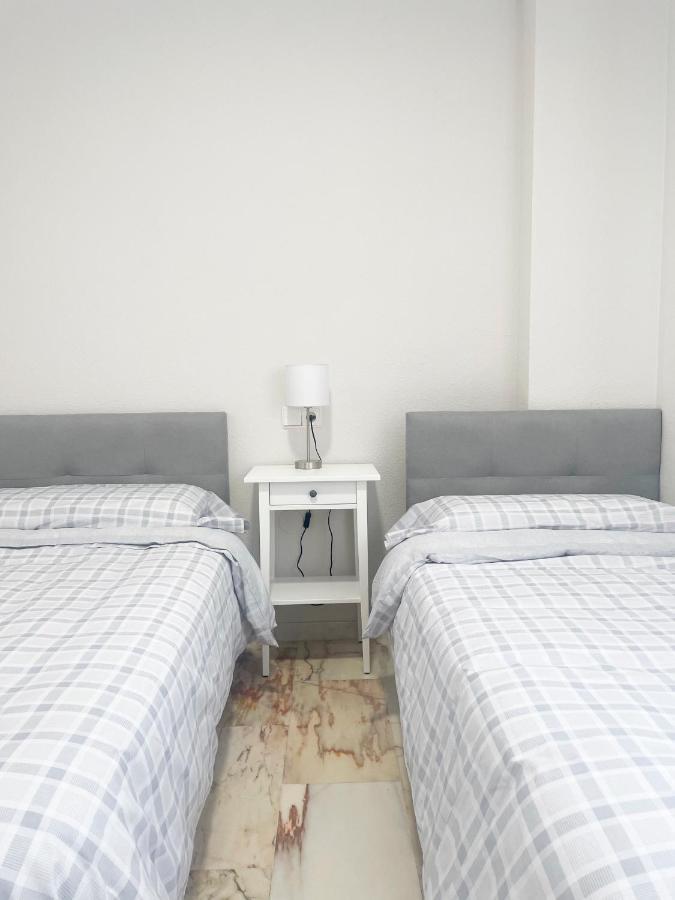 Apartment Holidays2malaga Tomas De Echeverria 150 Mts To Beach & High Speed Wifi & Parking