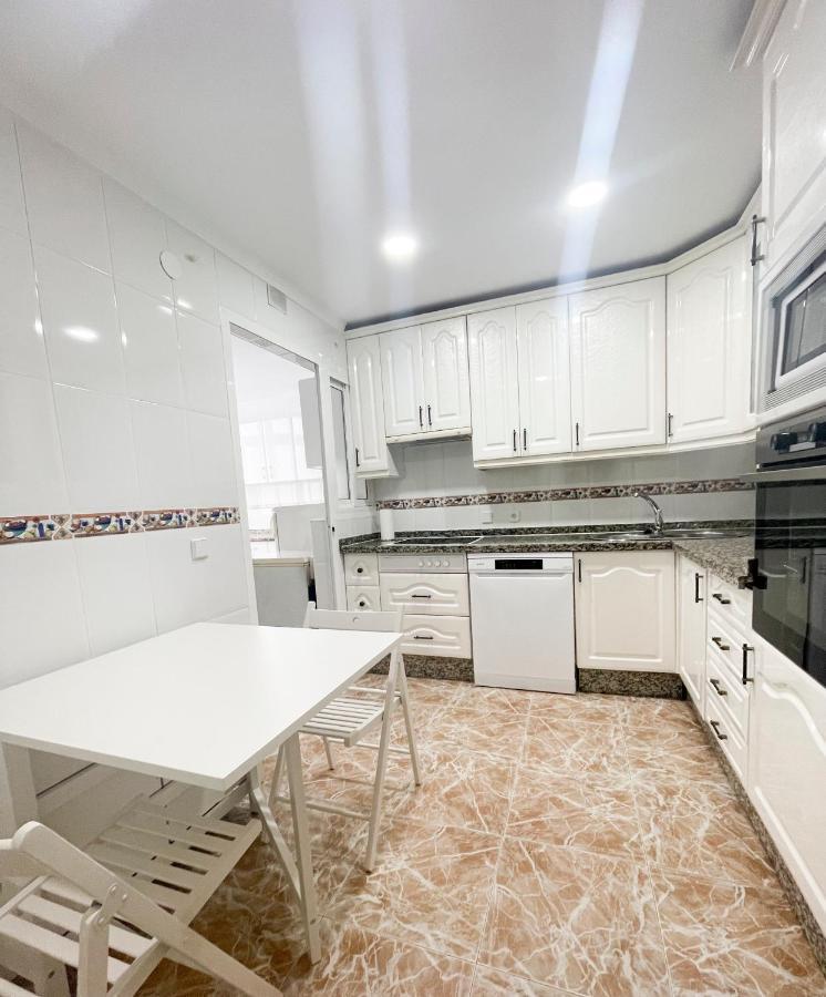Holidays2malaga Tomas De Echeverria 150 Mts To Beach & High Speed Wifi & Parking Apartment Malaga