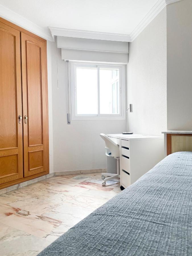Holidays2malaga Tomas De Echeverria 150 Mts To Beach & High Speed Wifi & Parking Apartment Malaga