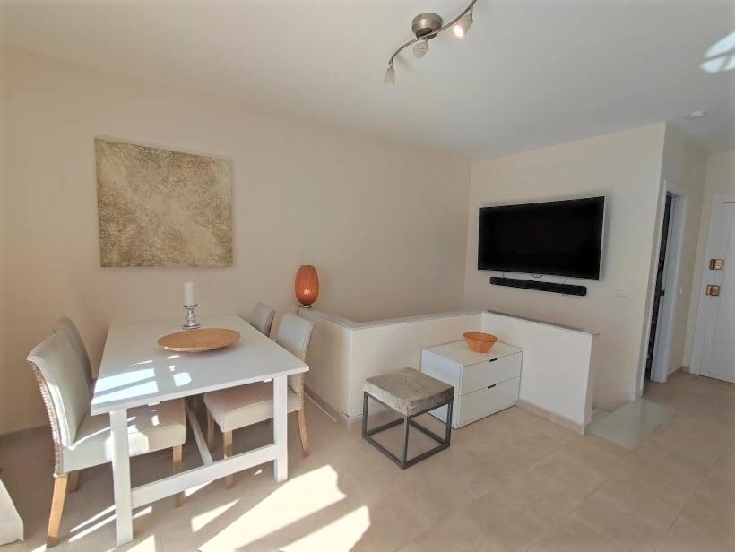 Amazing 2 Bedroom 2 Bathroom In Ladera De Mar, Nerja Appartement *