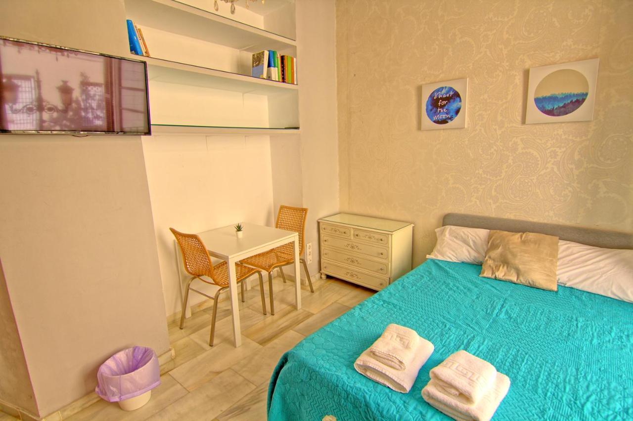 Low Cost Rooms Teatro * Malaga