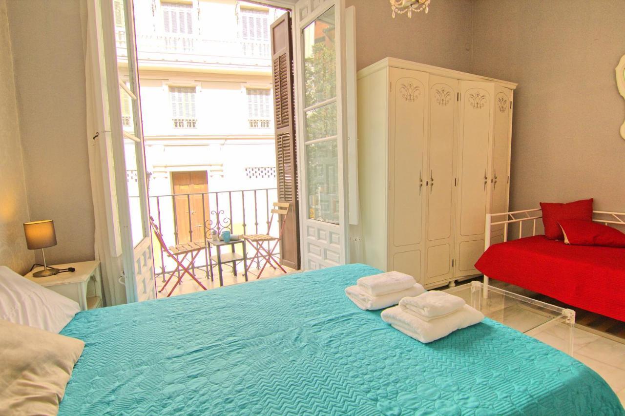 Low Cost Rooms Teatro Homestay *
