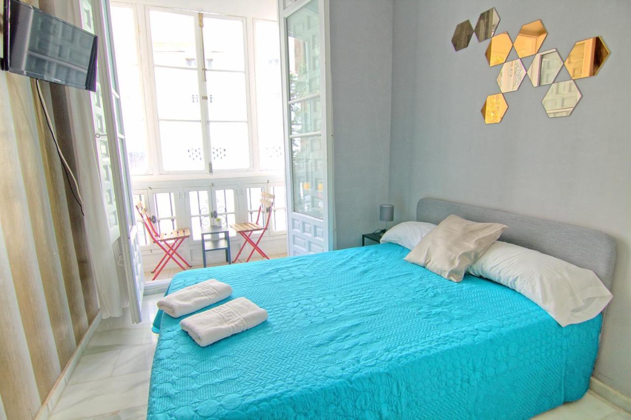 Low Cost Rooms Teatro Homestay *