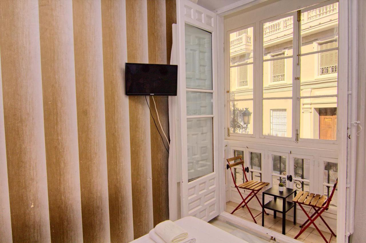 Low Cost Rooms Teatro Homestay