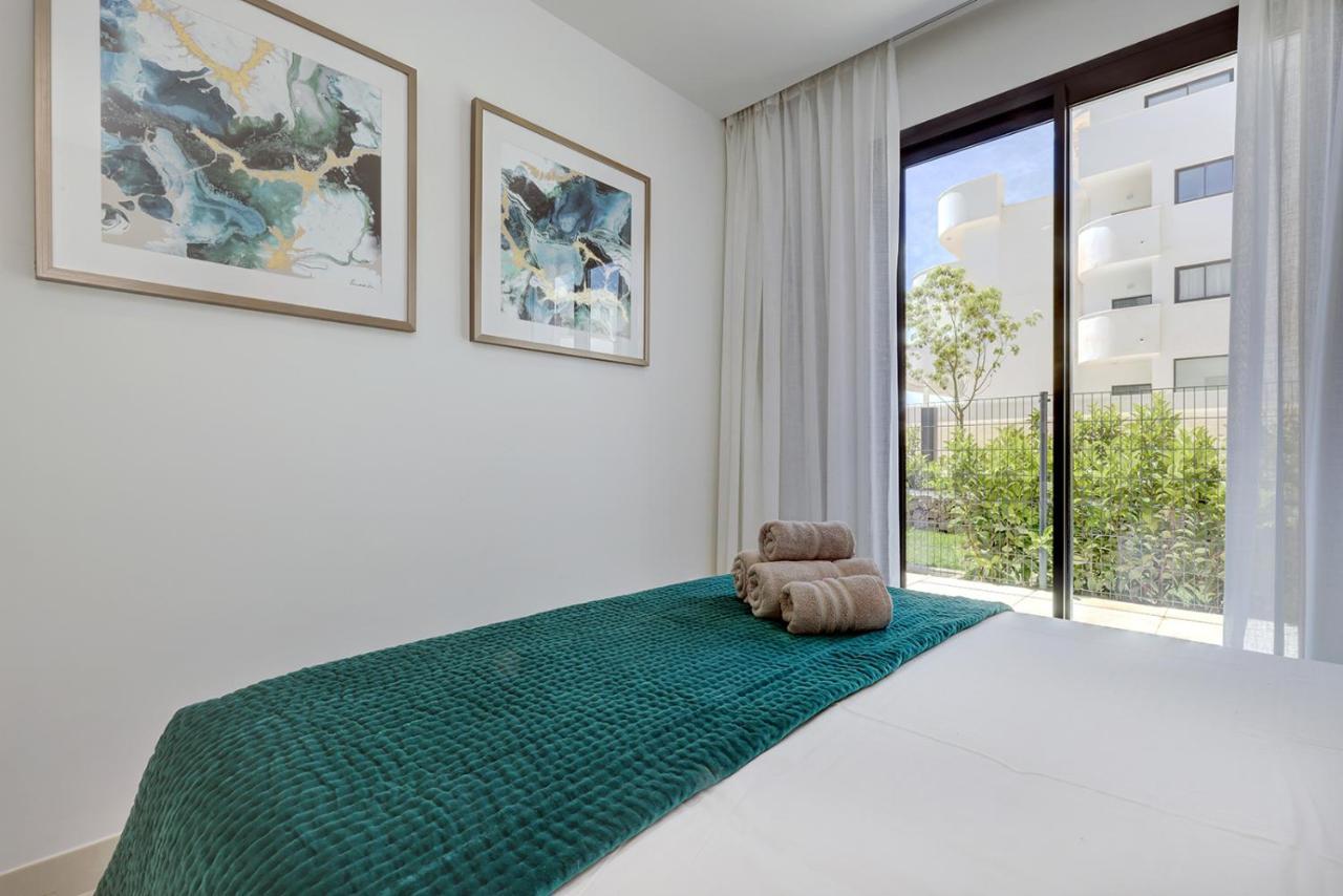 Apartment 092 - Modern, Spacious El Higueron With Private Garden & Bbq
