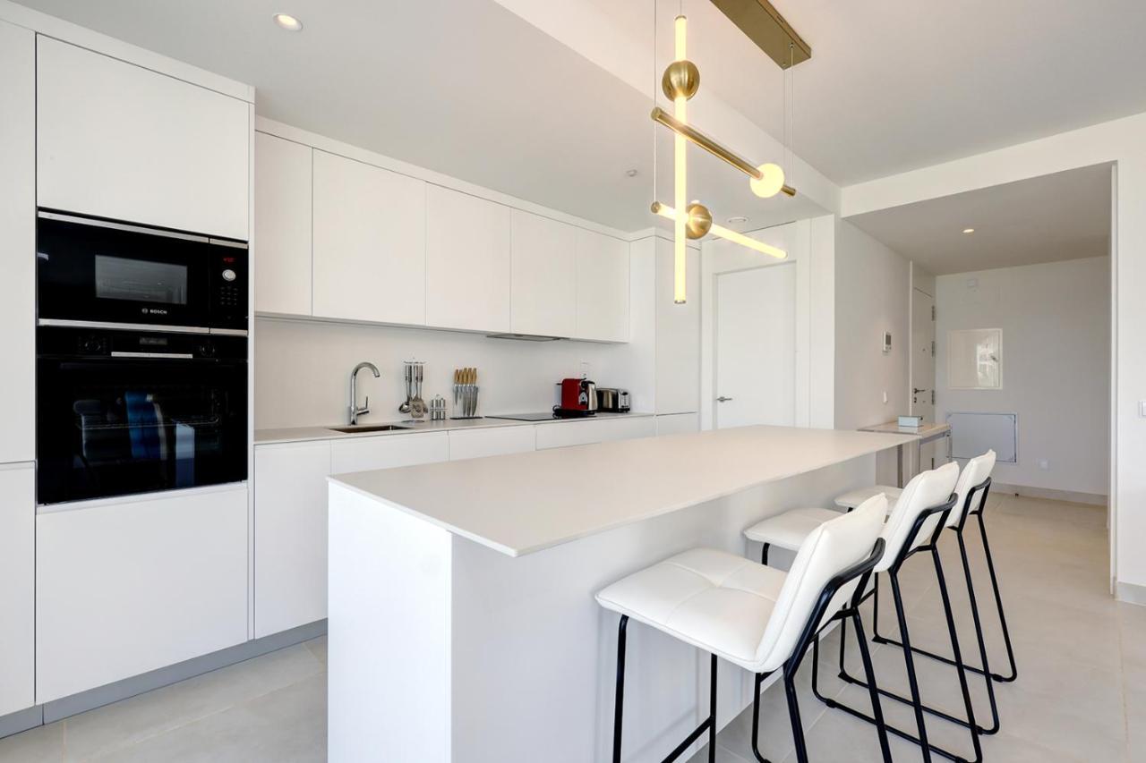 092 - Modern, Spacious El Higueron With Private Garden & Bbq Apartment *