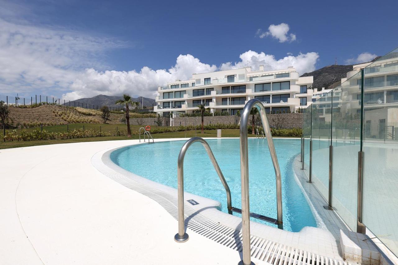 092 - Modern, Spacious El Higueron With Private Garden & Bbq Apartment *