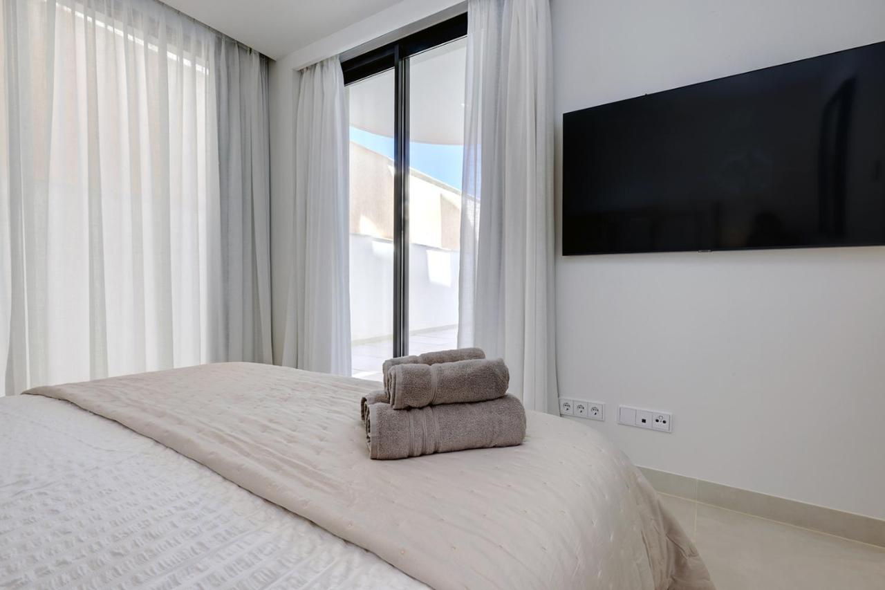 092 - Modern, Spacious El Higueron With Private Garden & Bbq Apartment Malaga