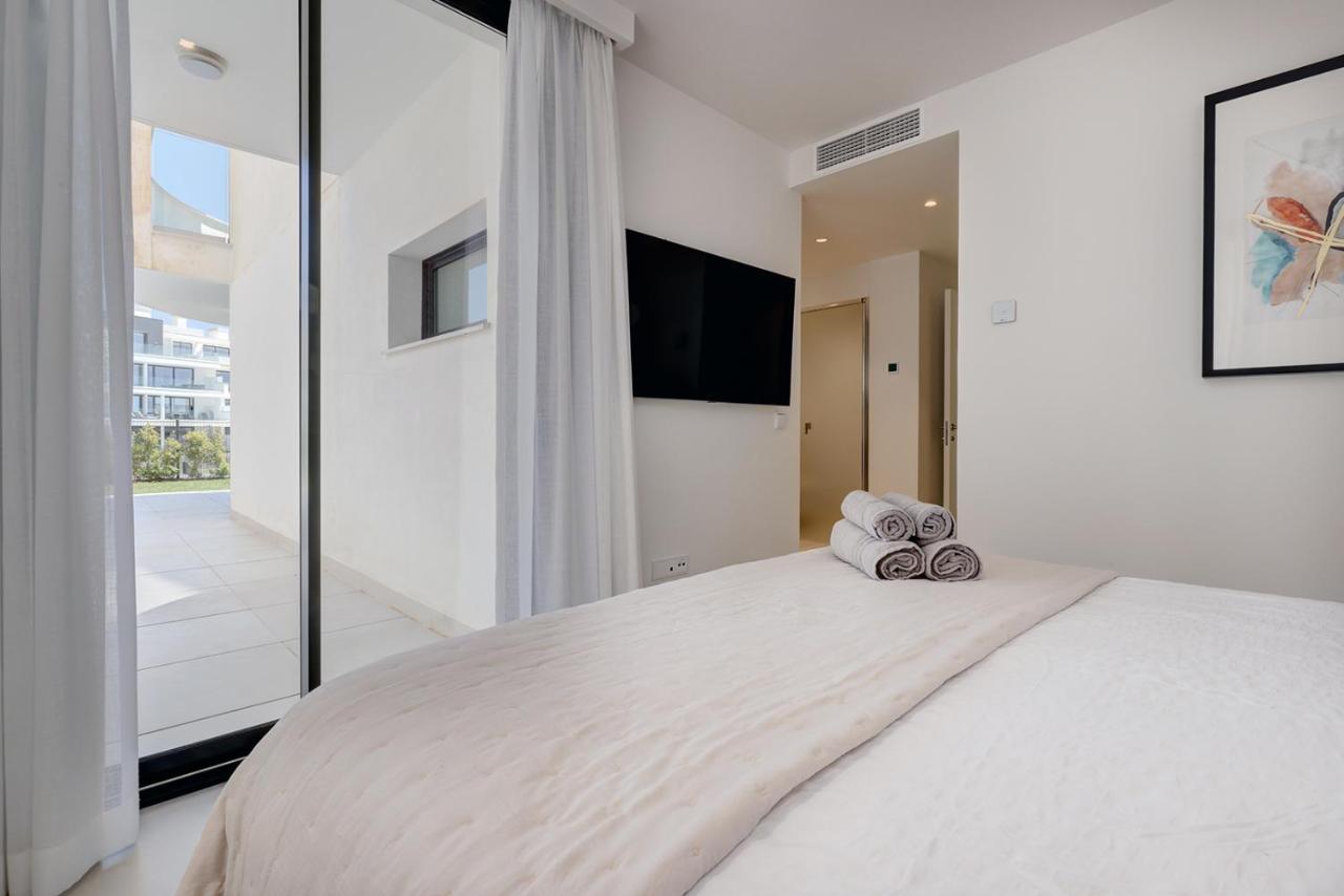092 - Modern, Spacious El Higueron With Private Garden & Bbq * Malaga