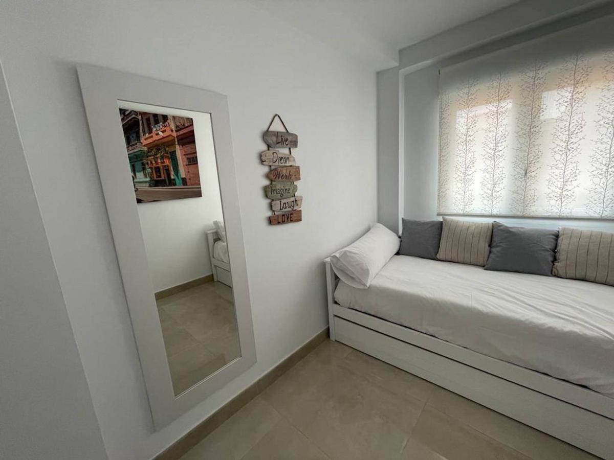 Holidays2malaga Princesa 3 Dormitorios, Vistas Al Mar Y Montaña, Terraza Y A 200m A La Playa Apartamento *