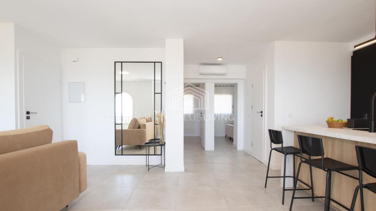 Apartment Panoramic Sea Views And Direct Access To The Beach From The Community In Torrenueva Malaga