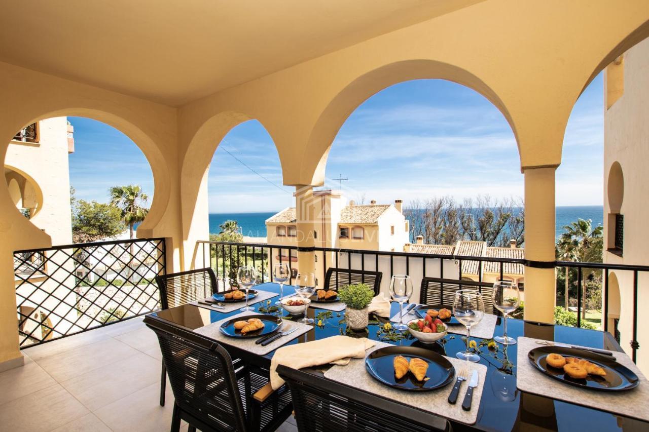 Apartment Sea View Loft: Beachfront Access & Contemporary Style *