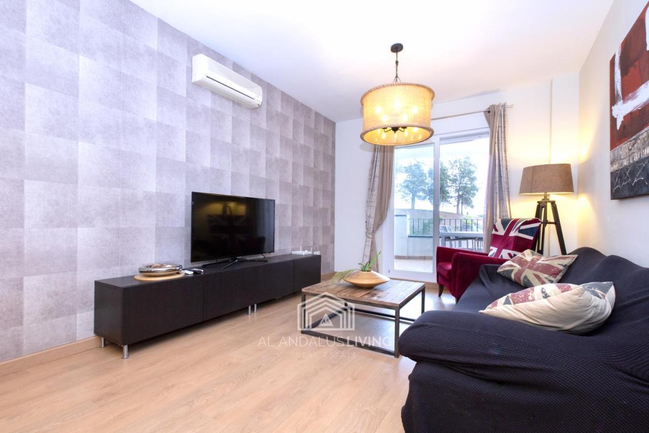 Frontline Golf In Riviera Del Sol With Interior And Exterior Pools And Tennis Court! Apartamento Málaga