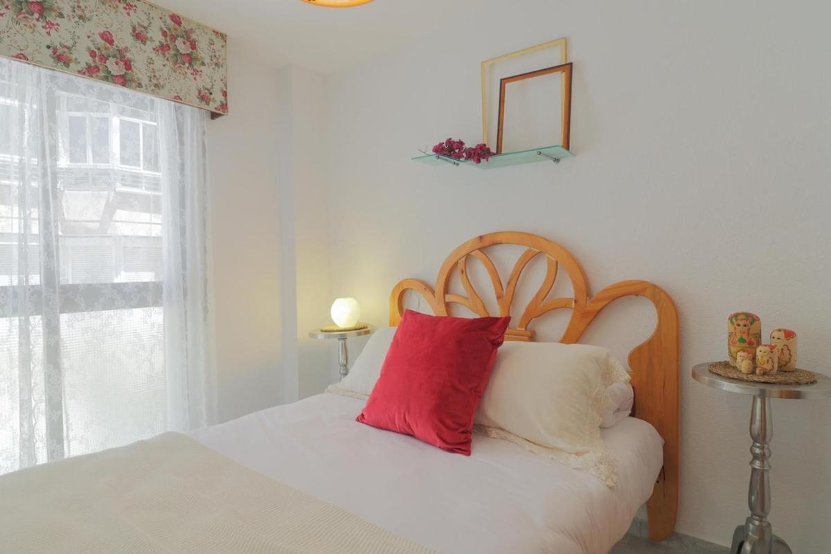 Apartment C69 - Big Retro Malagueta Beach And Downtown Malaga