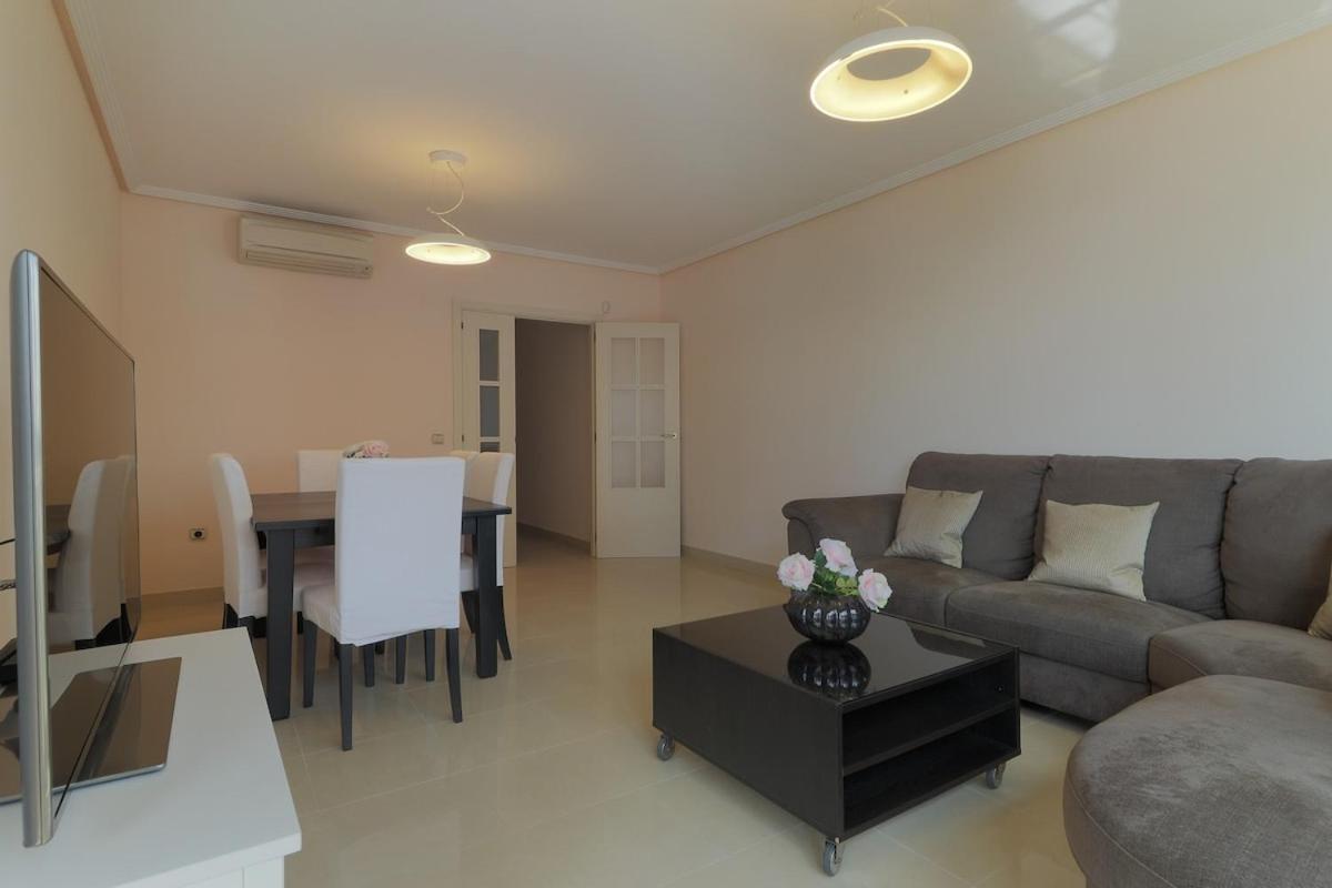 C68 - Seafront Central Apartment *