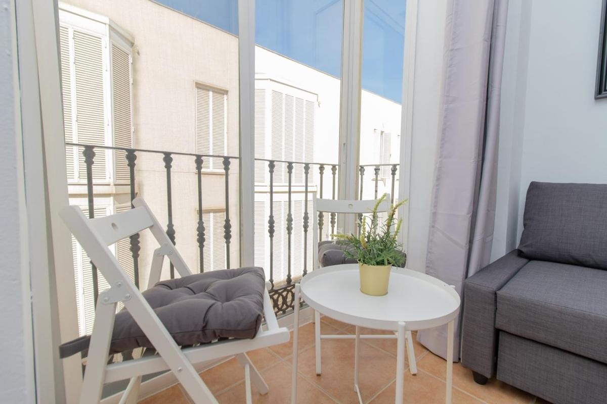 C25 - Brilliant Quiet In Soho * Malaga