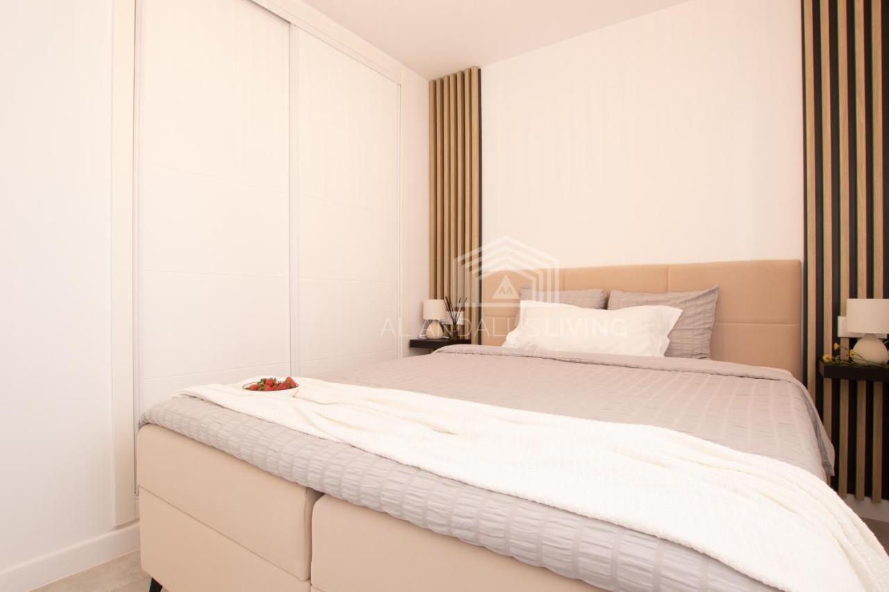 Apartment Panoramic Sea Views And Direct Access To The Beach From The Community In Torrenueva Malaga