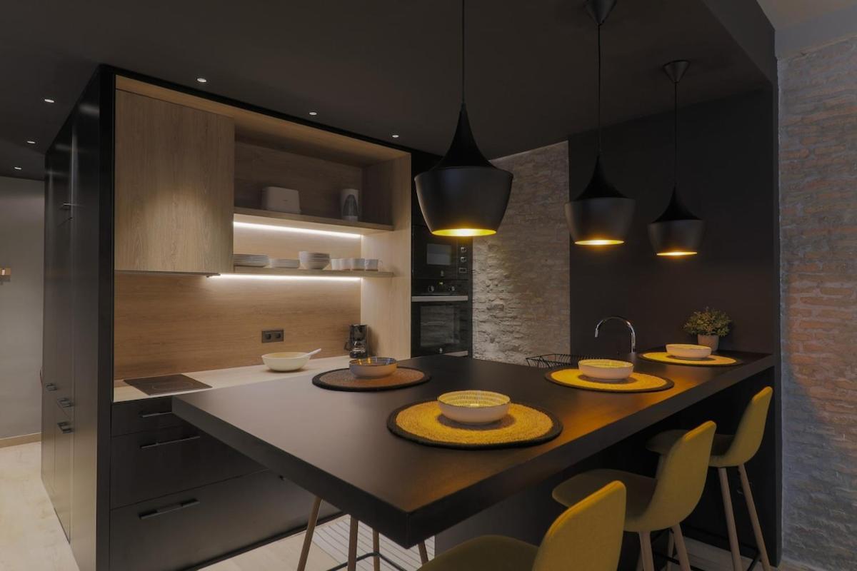C72 - Glamorous Loft Center Apartment