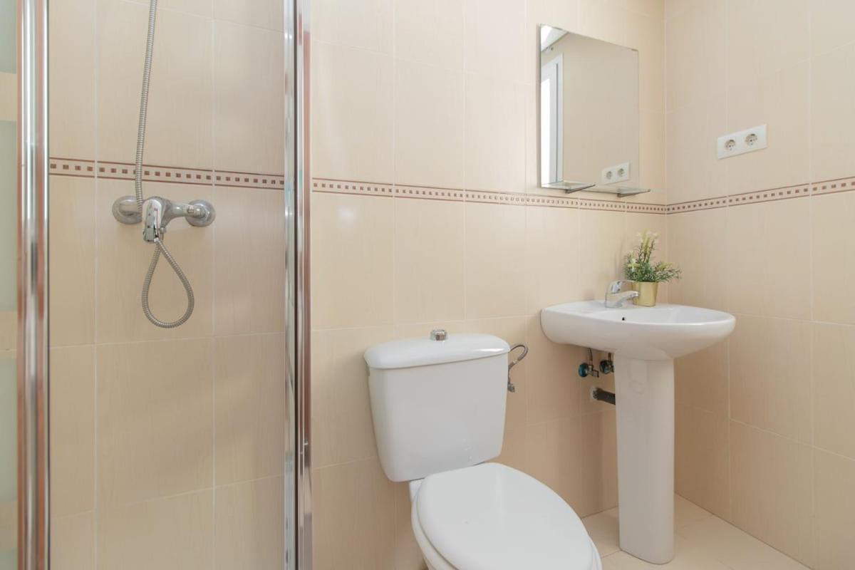 C25 - Brilliant Quiet In Soho * Malaga