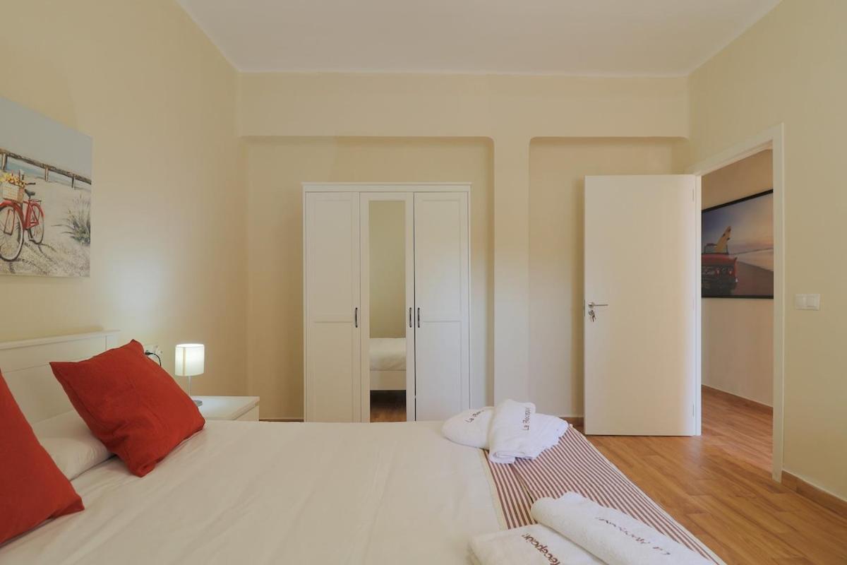 C102 - Huge And Stylish 5 Bedroom By The Center Apartment