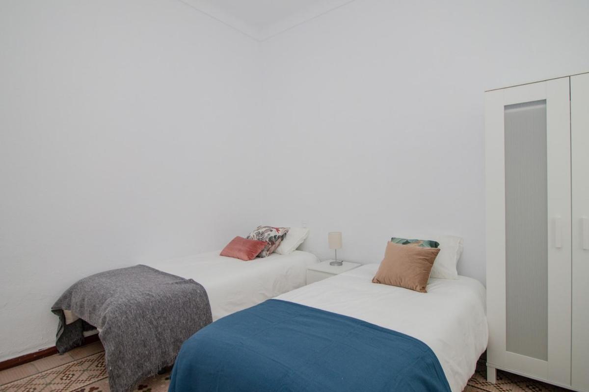 C11 - Cosy 7 Bedrooms In Plaza Merced * Malaga