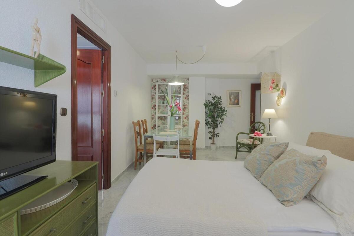 Apartment Big Retro Malagueta Beach&downtown