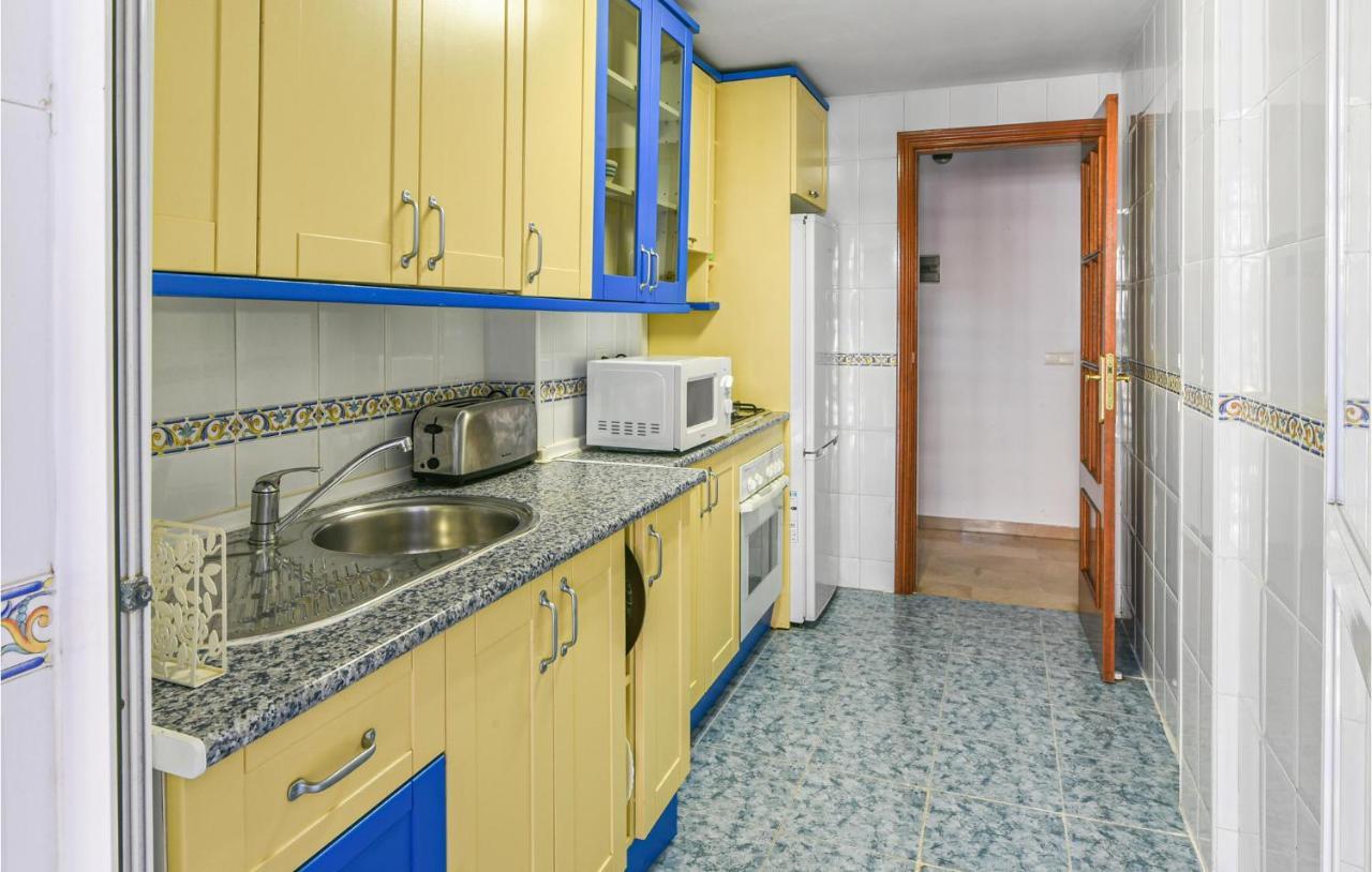 Stunning In With Outdoor Swimming Pool, 3 Bedrooms And Wifi *