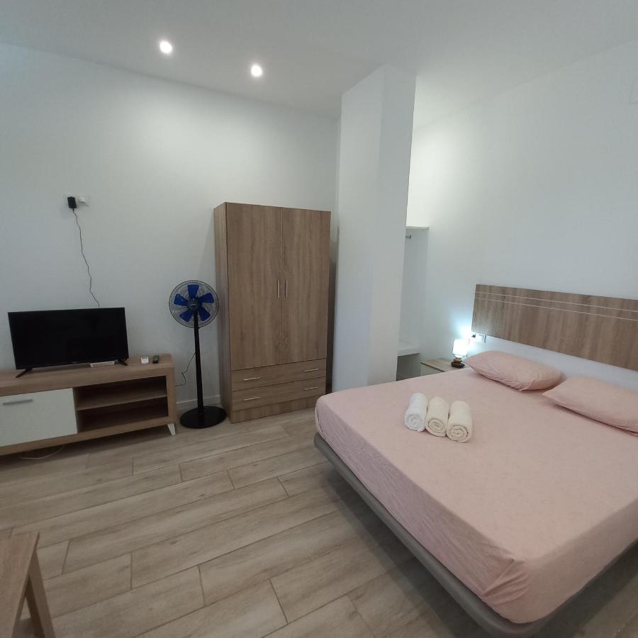 Velarde Center 3 *
