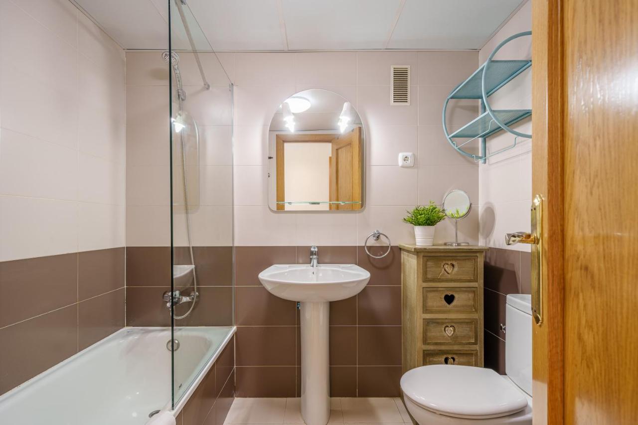 Soho & Sea Views -parking Apartment