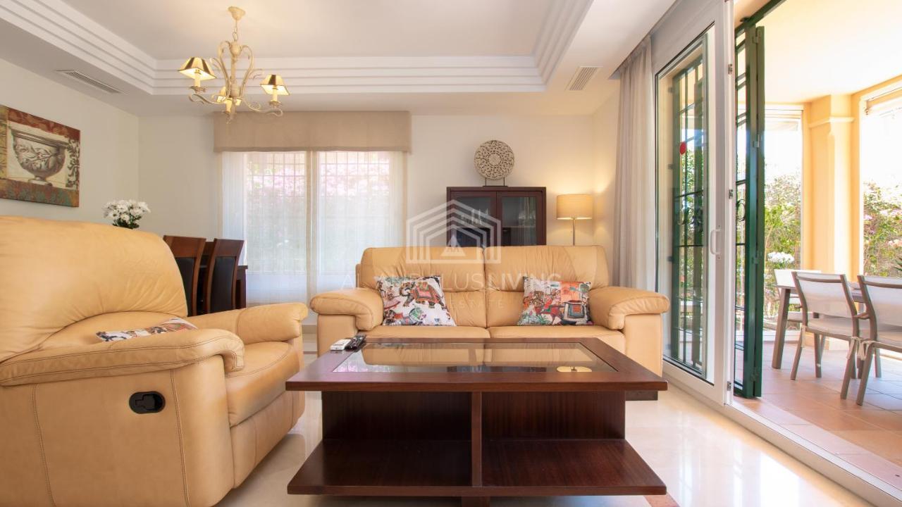 Spacious Perfectly Maintained House With Private Garden And Communal Pool In Riviera Del Sol Villa
